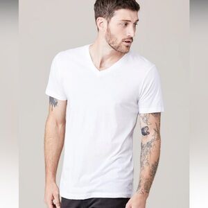 LNA Classic Men’s White V-Neck T-Shirt / XL